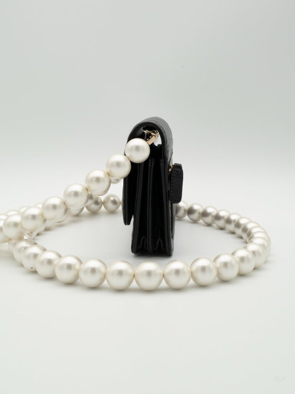 CHANEL Maxi Pearls Clutch with Chain Light Gold Hardware Full Set & COA - Picture 4 of 16